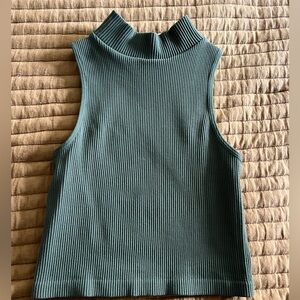 Mock neck sleeveless green crop
